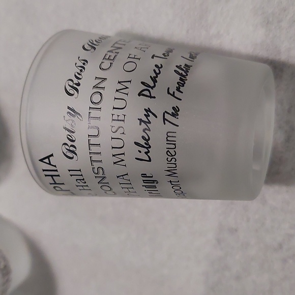 Bundle of 4 Souvenir Shot Glasses - Picture 10 of 10